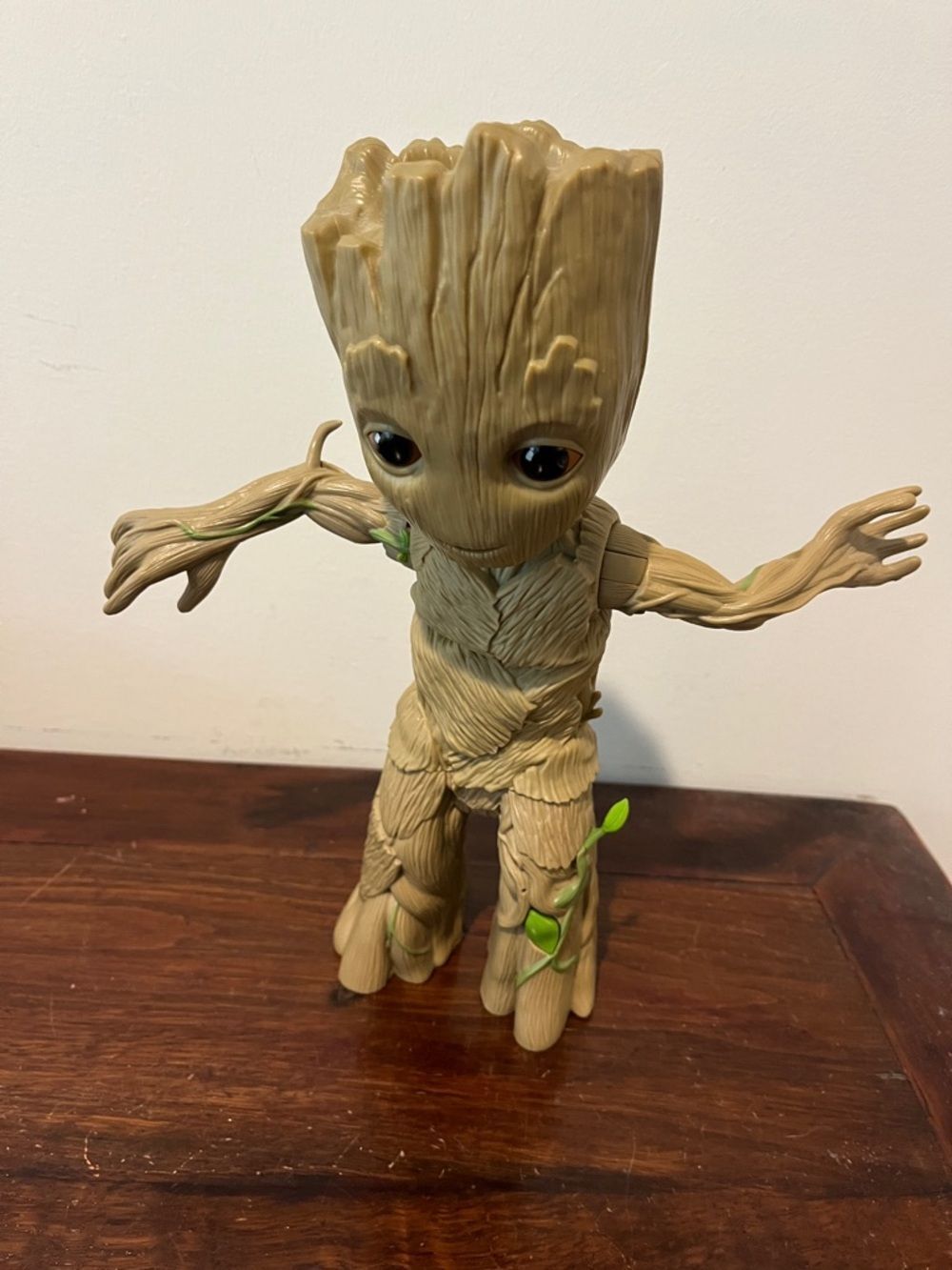 Hasbro Marvel Guardians Of The Galaxy  Baby Groot Dancing Action Figure Toy